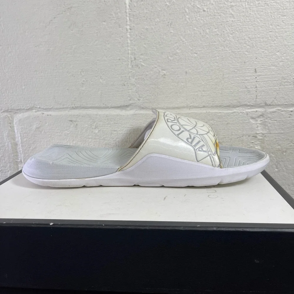 Nike features cushioned casual